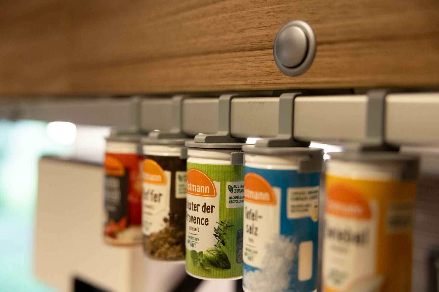 Gewürze in Kastenwagen aufbewahren platzsparend